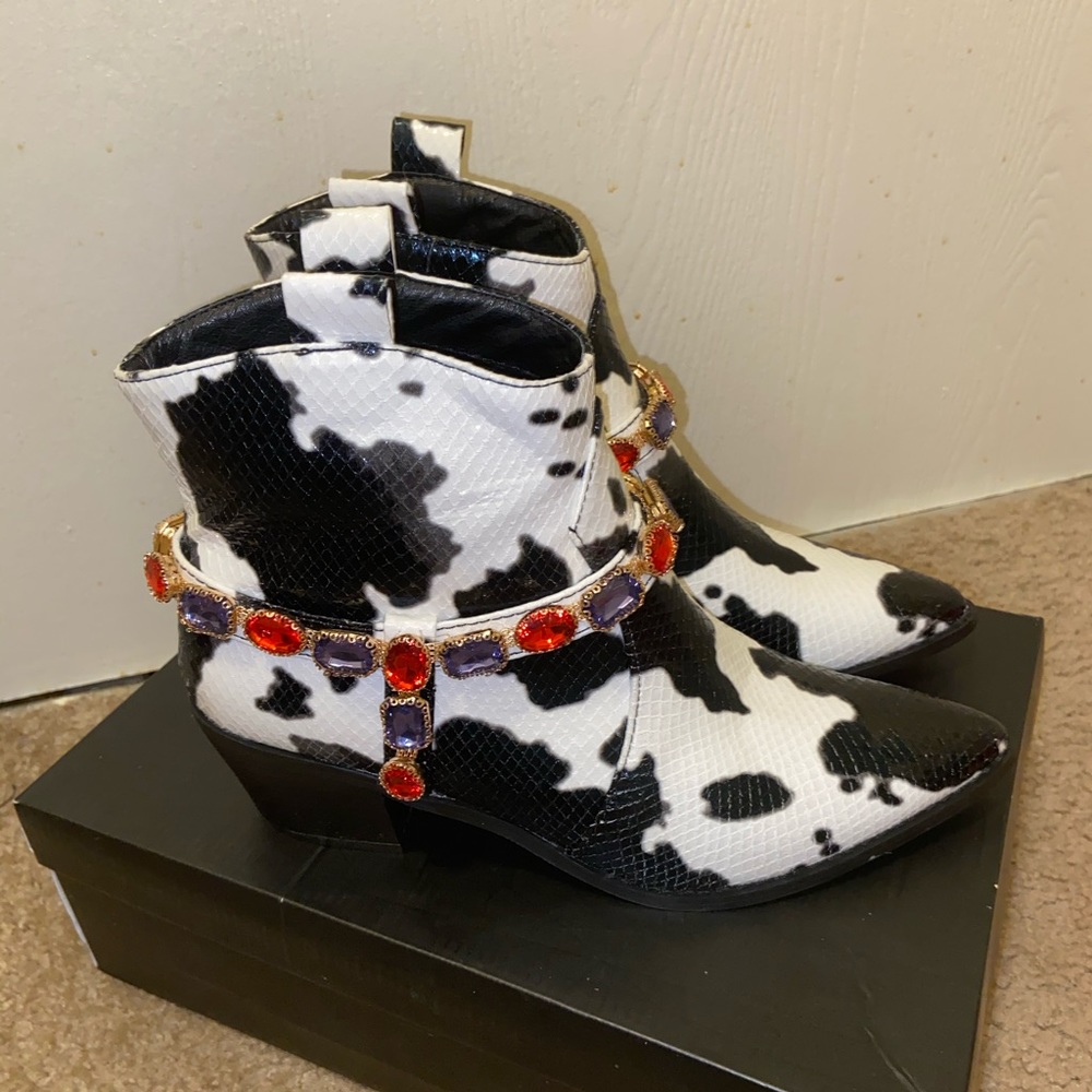 AKIRA Ankle cowboy style boot